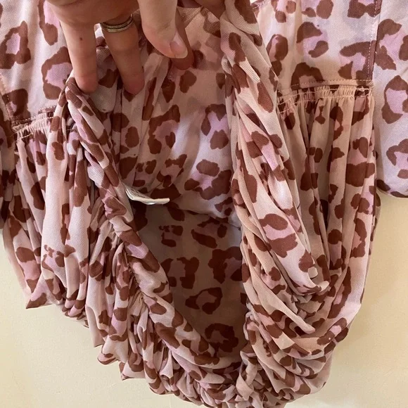 Free People Meg's Blouse Pink Leopard Cropped Top Size XS Mesh Pleated - Picture 6 of 10
